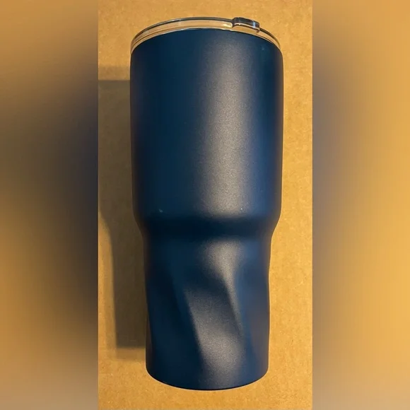 New York Yankees 2025 Navy Tumbler 30 Oz. Vacuum Insulated - New - Picture 2 of 5